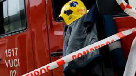 Incêndio em Rio Tinto provoca a morte a uma mulher de 35 anos e um ferido grave