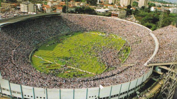 Antas considerado um dos estádios mais “míticos” dos anos 90