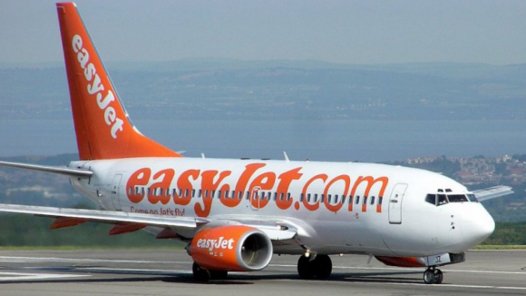 Easyjet lança o caos ao cortar milhares de voos no verão no mesmo mês que garantiu os 18 'slots' da TAP no aeroporto de Lisboa