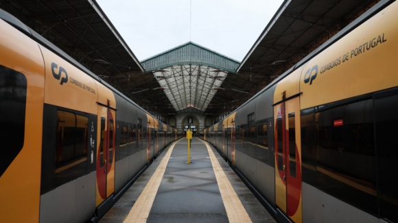 CP realizou 53% dos comboios urbanos do Porto até às 14:00
