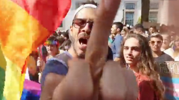 Momentos de tensão na Marcha do Orgulho LGBTI+. Iniciativa Liberal alvo de insultos