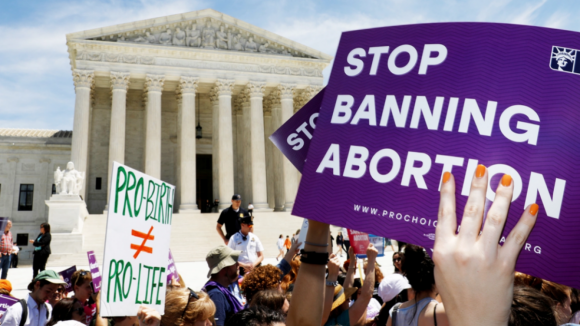 EUA: Aborto banido ou restringido em 21 estados após revogação federal pelo Supremo