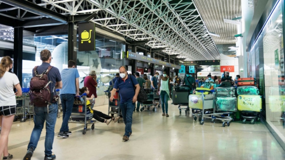 TAP recruta voluntários internos para fazer face ao caos nos aeroportos