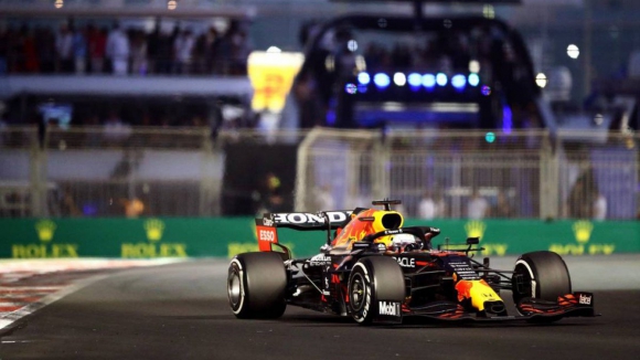 Max Verstappen vence GP da Hungria e cimenta liderança do Mundial de Fórmula 1