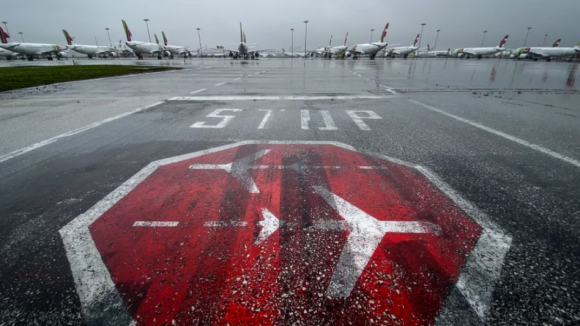 Oito organizações lançam apelo contra expansão aeroportuária em Lisboa