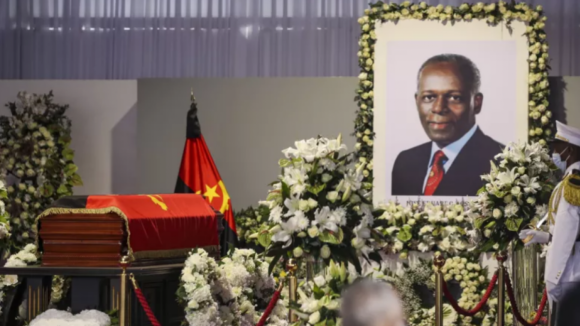 Jos&eacute; Eduardo dos Santos: Angola despede-se de 'Zedu', o "bom patriota" que fez a paz