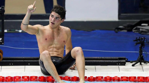 Natação: Diogo Ribeiro conquista terceiro ouro e bate recorde do mundo nos 50 metros mariposa em juniores