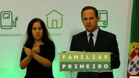 Medina pede aos portugueses que atualizem dados bancários nas Finanças e Segurança Social para receberem apoios