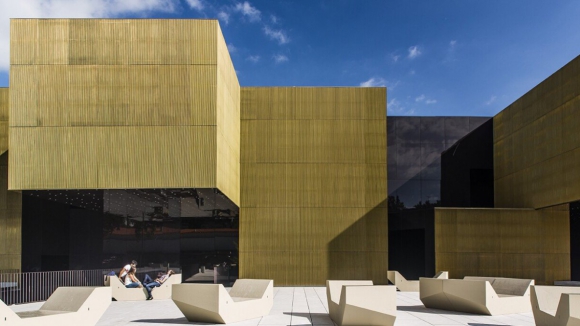 Centro das Artes José de Guimarães vai “esvaziar” as reservas para as expor ao público