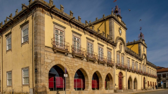 C&acirc;mara de Barcelos aprovou 3,3 ME para acabar com caminhos em terra batida&nbsp;