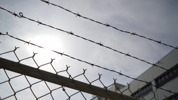 Guardas prisionais descobrem túnel de fuga para 33 reclusos