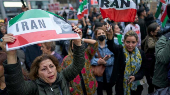 Pelo menos 75 mortos na repressão das manifestações no Irão