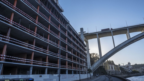 Autarca do Porto recusa "incumprir a lei" relativamente à construção na Arrábida