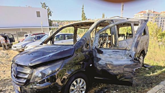Tens&atilde;o entre claques na origem de inc&ecirc;ndio em carrinha junto ao Est&aacute;dio da Luz&nbsp;