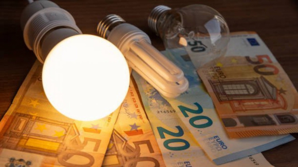 DECO defende redução do IVA da luz e gás para 6%