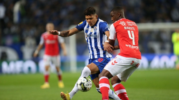 FC Porto: Evanilson e Eustáquio colocam "Dragões" em vantagem ao intervalo (2-0)