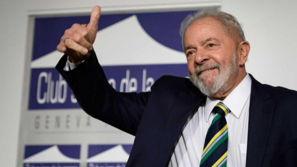 PS felicita Lula e afirma que triunfo na segunda volta será a "vitória dos valores progressistas e democráticos"
