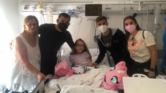 Família Conceição visita jovem Mariana no hospital