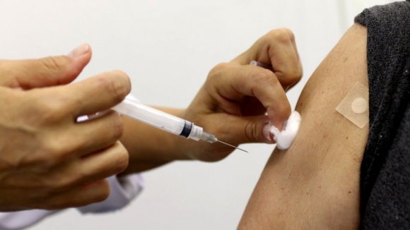Vacinação completa contra meningococo B ultrapassa meta de 95%