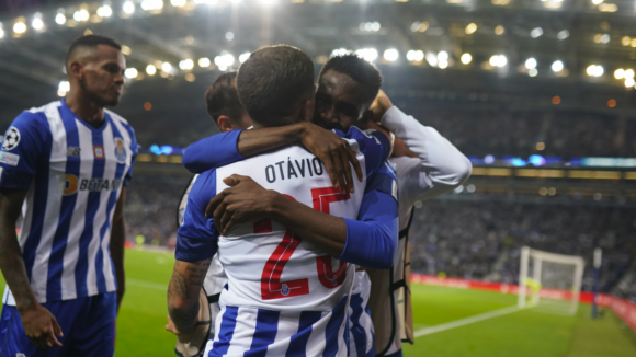 FC Porto vence Bayer Leverkusen por 2-0 para a Liga dos Campeões