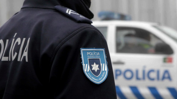 Dois homens esfaqueados na rua em Braga. Agressor em fuga