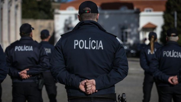 Polícias protestam frente à Assembleia da República