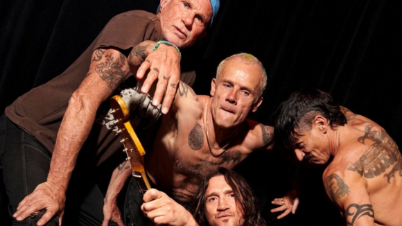 Red Hot Chili Pepper vezes dois. Banda lan&ccedil;a segundo &aacute;lbum do ano