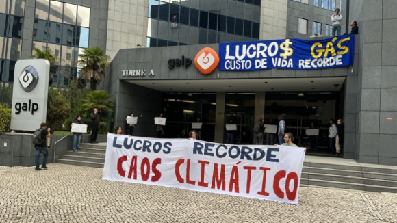 Sede da Galp em Lisboa bloqueada por ativistas