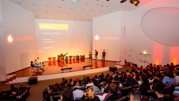 &ldquo;Passadeira inteligente&rdquo;: passadeira ilumina-se para alertar que h&aacute; pe&otilde;es a atravessar