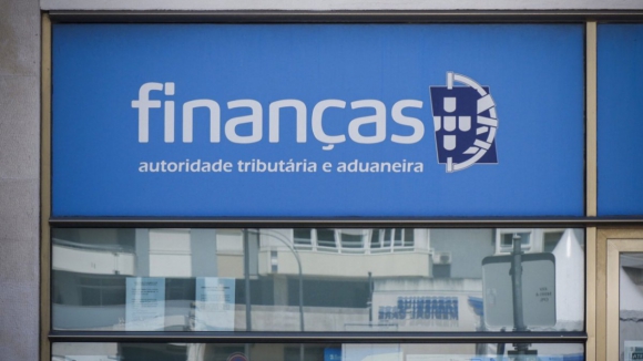 Atribuição de apoio de 125 euros marcada por queixas e erros no Portal das Finanças