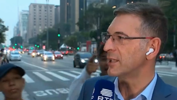 Jornalista da RTP sofre tentativa de assalto em direto no Brasil