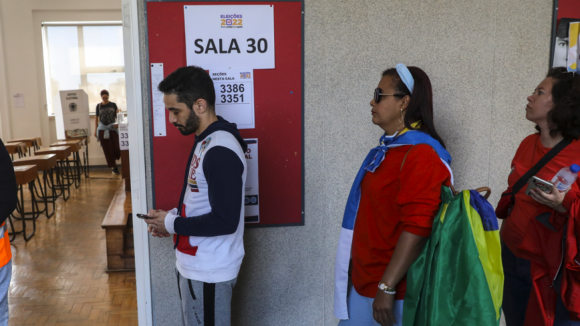 Milhares de eleitores brasileiros votam o futuro no Consulado-Geral do Brasil no Porto