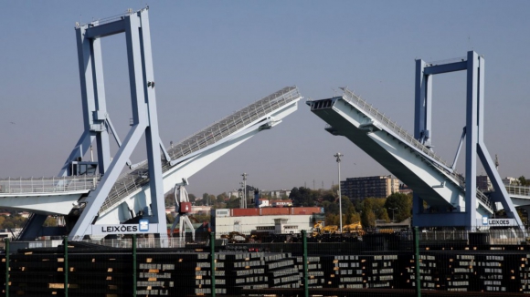 Ponte móvel de Leixões encerra para trabalhos de limpeza 