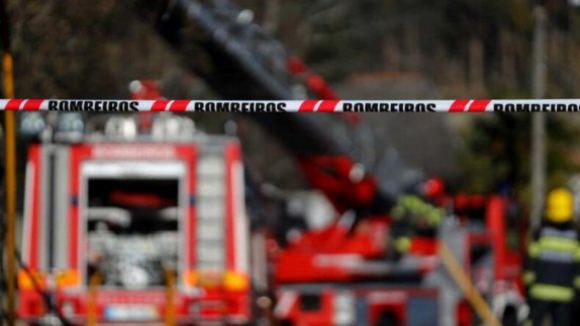 Incêndio em habitação na zona do Bonfim deixa homem gravemente ferido