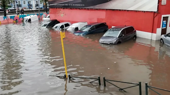 Capital submersa: há inundações em vários pontos de Lisboa 