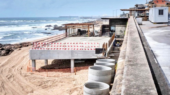 Projeto para a praia do Ourigo no Porto inclui retirada do betão e dois novos volumes