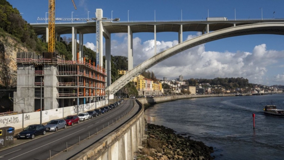 Marginal do Douro vai estar condicionada. Escarpa da Arrábida com obras de manutenção