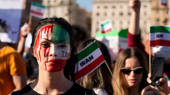 Repressão dos protestos no Irão provocou 326 mortos, segundo organização de direitos humanos