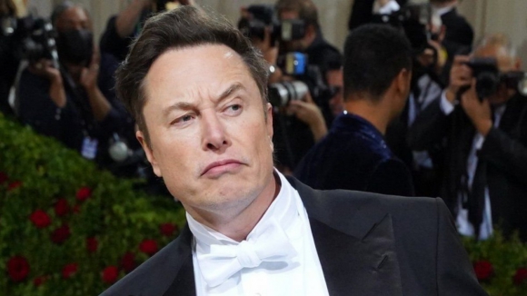 Elon Musk diz que quer rever suspensão de 'bolsonaristas' no Twitter