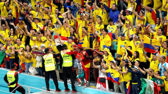 “Queremos cerveja!”. Adeptos do Equador cantam pela bebida proibida no Mundial do Qatar