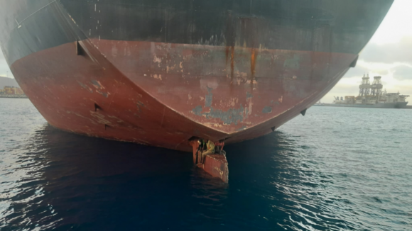 Três migrantes viajaram 11 dias no leme de um petroleiro
