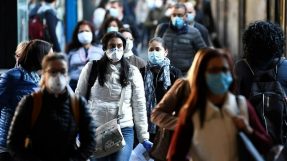 Autoridades mundiais alertam para "ameaça" da gripe, covid e vírus respiratório