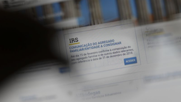 IRS: Novas tabelas isentam de imposto salários e pensões até 762 euros