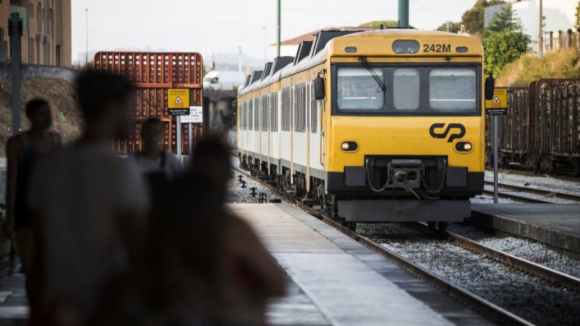 “Senti o corpo debaixo do comboio”. Estudo do Porto revela que mais de 60% dos maquinistas têm trauma intenso