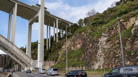 Porto: Obra na Escarpa da Arrábida origina condicionamento de trânsito