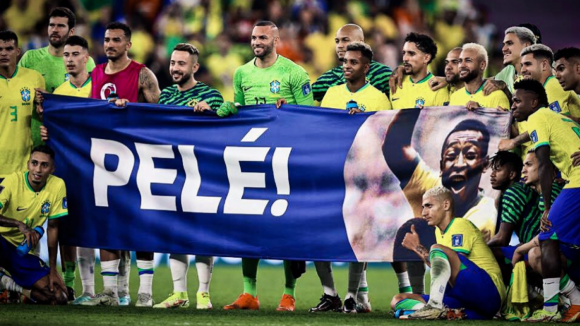 Mundial'2022: Seleção brasileira homenageia Pelé após passagem aos 'quartos'