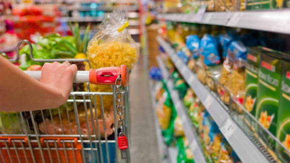 Inflação dos produtos alimentares na OCDE nos 16,1% em outubro, máximo desde 1974