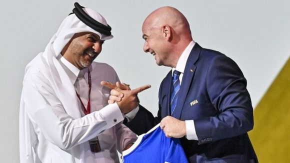 FIFA e Qatar de “costas voltadas”. Quem vai pagar a indemnização pela proibição de bebidas alcoólicas?