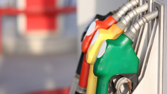 Preço médio semanal da ERSE desce esta semana 4,2% para a gasolina e 5,6% para o gasóleo
