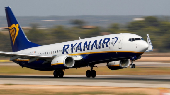 Ryanair anuncia novas rotas para o Porto e Faro em 2023